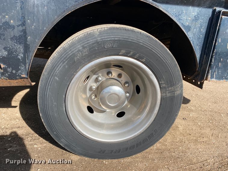 image for item DM8258 2015 Ford F550 Super Duty XL  Crew Cab flatbed truck