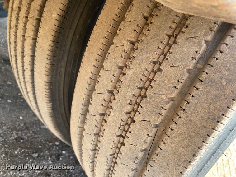 image for item DM8258 2015 Ford F550 Super Duty XL  Crew Cab flatbed truck