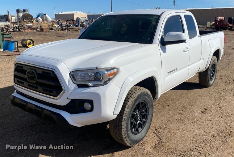 image for item DM8260 2017 Toyota Tacoma  Access Cab pickup truck