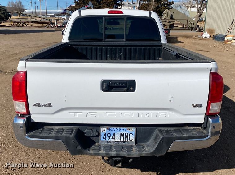 image for item DM8260 2017 Toyota Tacoma  Access Cab pickup truck