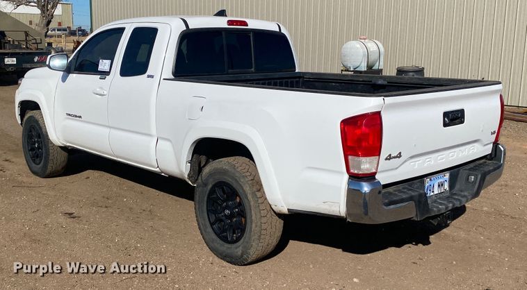 image for item DM8260 2017 Toyota Tacoma  Access Cab pickup truck