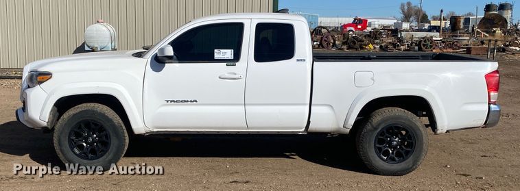 image for item DM8260 2017 Toyota Tacoma  Access Cab pickup truck