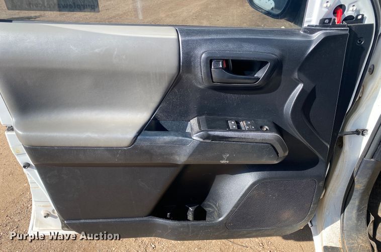 image for item DM8260 2017 Toyota Tacoma  Access Cab pickup truck