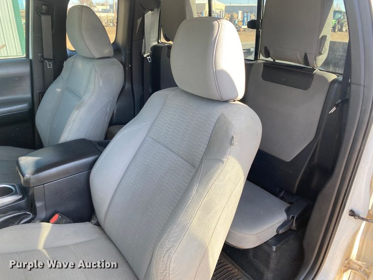 image for item DM8260 2017 Toyota Tacoma  Access Cab pickup truck