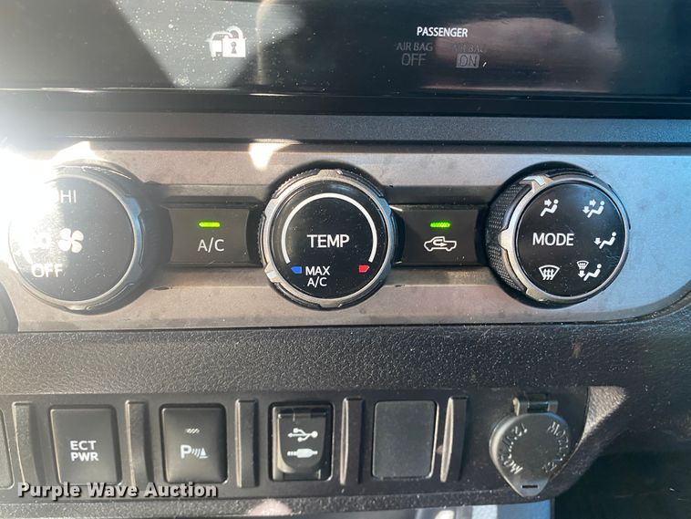 image for item DM8260 2017 Toyota Tacoma  Access Cab pickup truck