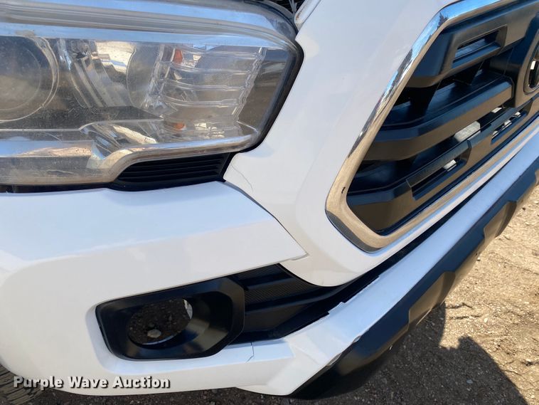 image for item DM8260 2017 Toyota Tacoma  Access Cab pickup truck