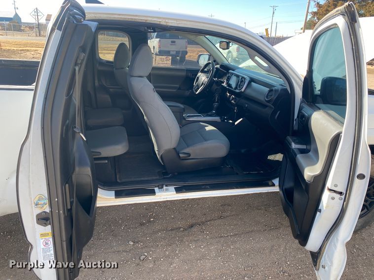 image for item DM8260 2017 Toyota Tacoma  Access Cab pickup truck