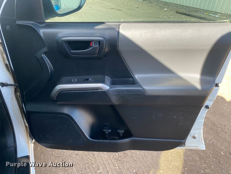 image for item DM8260 2017 Toyota Tacoma  Access Cab pickup truck