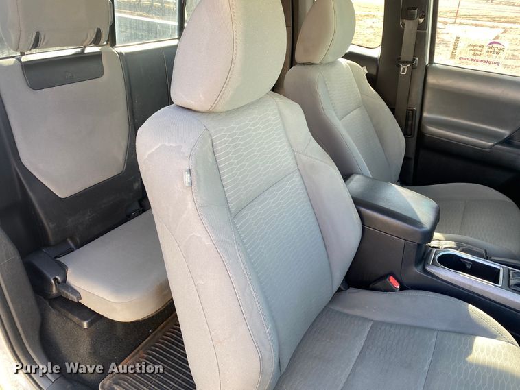 image for item DM8260 2017 Toyota Tacoma  Access Cab pickup truck