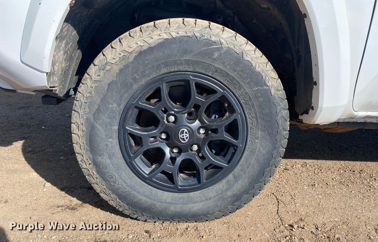 image for item DM8260 2017 Toyota Tacoma  Access Cab pickup truck