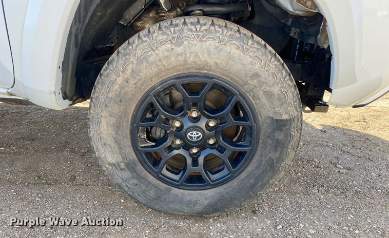 image for item DM8260 2017 Toyota Tacoma  Access Cab pickup truck