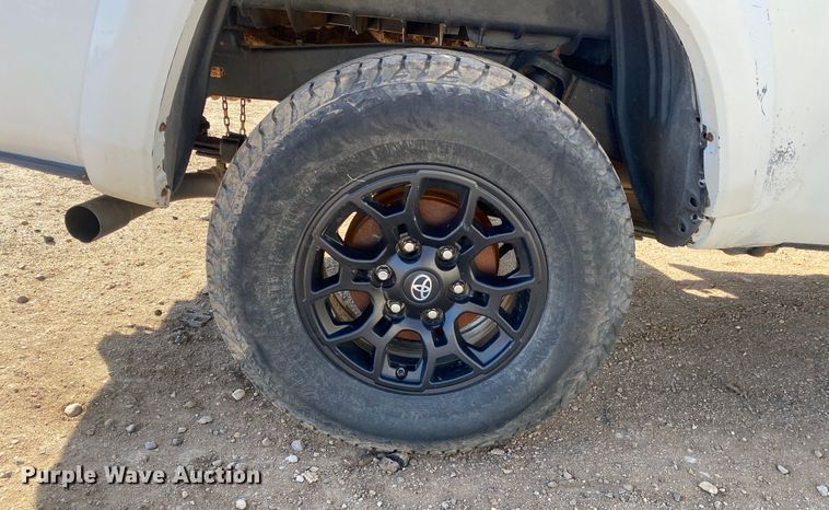 image for item DM8260 2017 Toyota Tacoma  Access Cab pickup truck