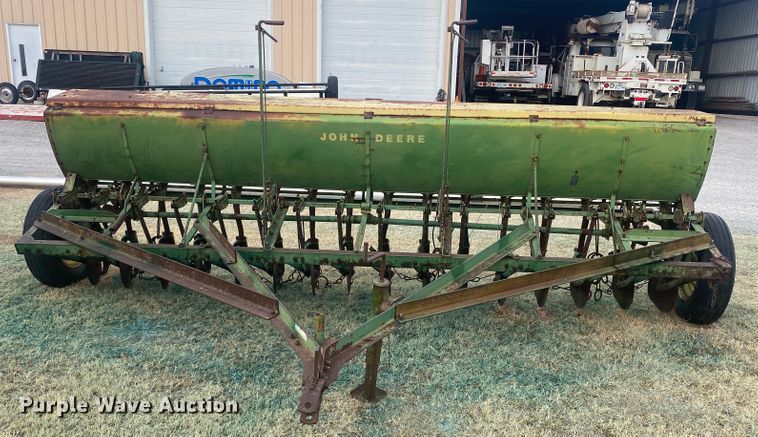 image for item DM8290 John Deere DR1610B  grain drill