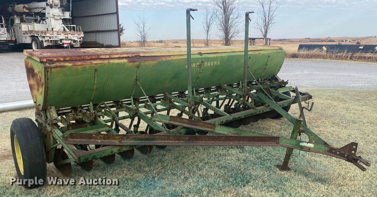 image for item DM8290 John Deere DR1610B  grain drill