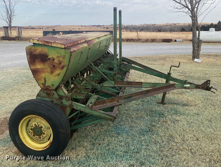 image for item DM8290 John Deere DR1610B  grain drill