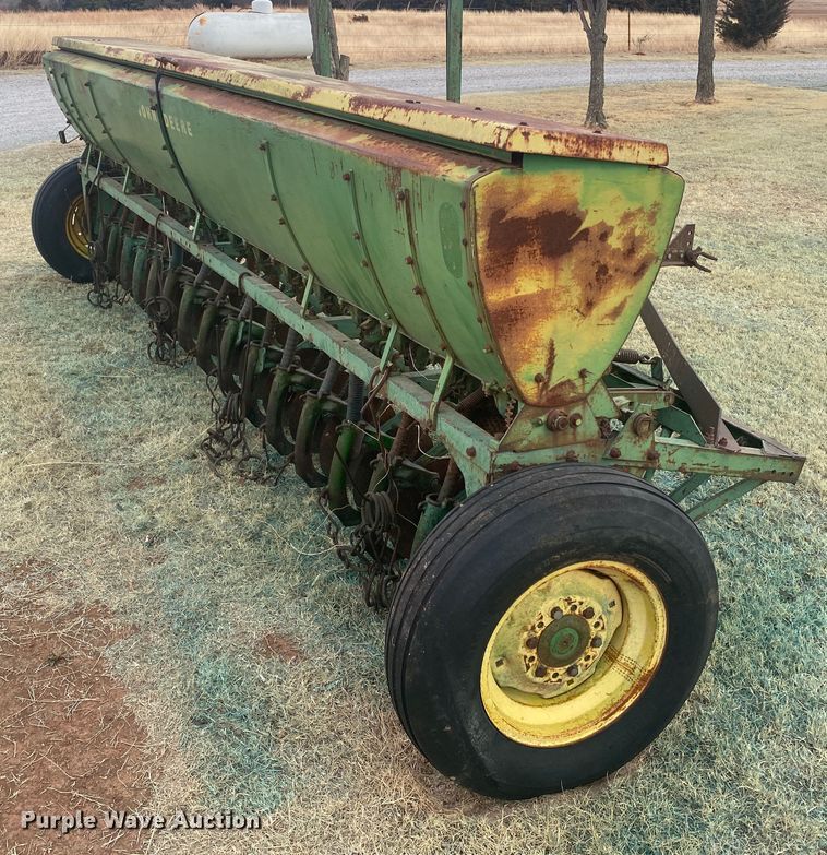 image for item DM8290 John Deere DR1610B  grain drill