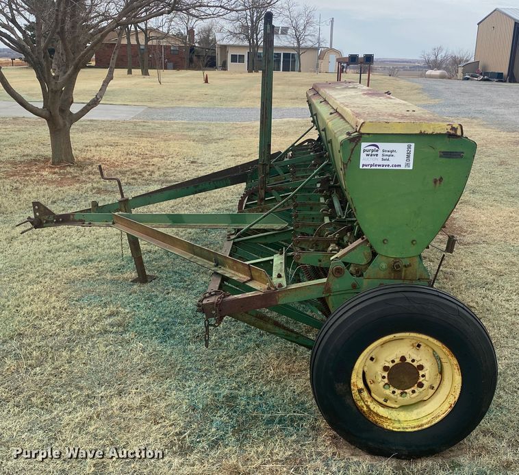 image for item DM8290 John Deere DR1610B  grain drill