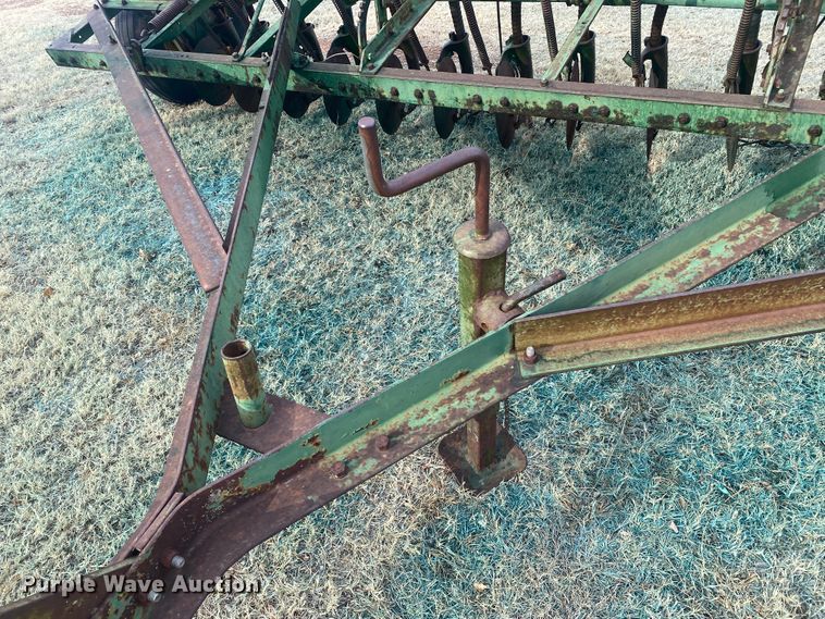 image for item DM8290 John Deere DR1610B  grain drill