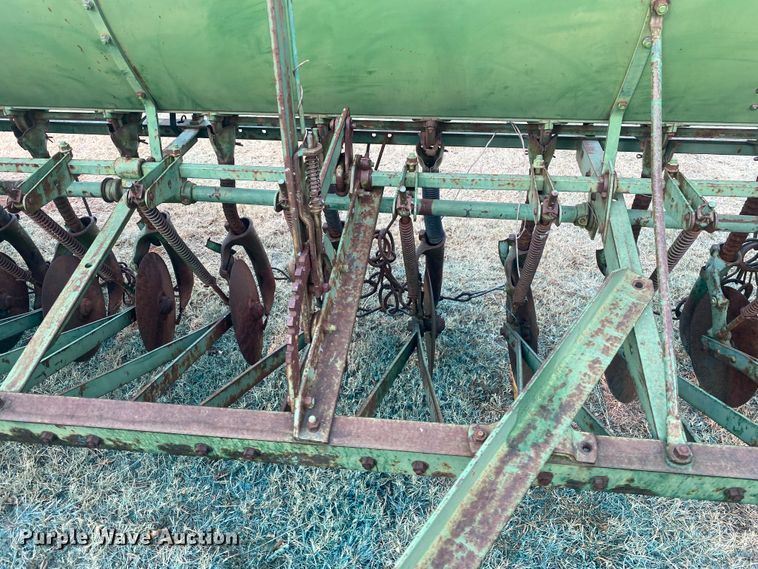 image for item DM8290 John Deere DR1610B  grain drill