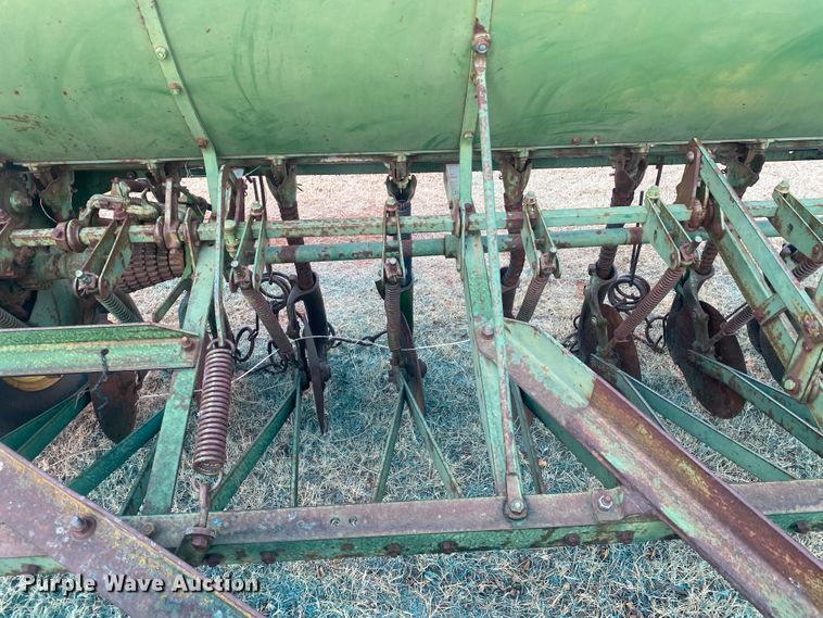 image for item DM8290 John Deere DR1610B  grain drill