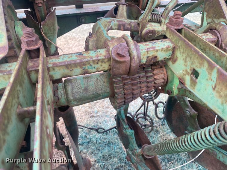 image for item DM8290 John Deere DR1610B  grain drill