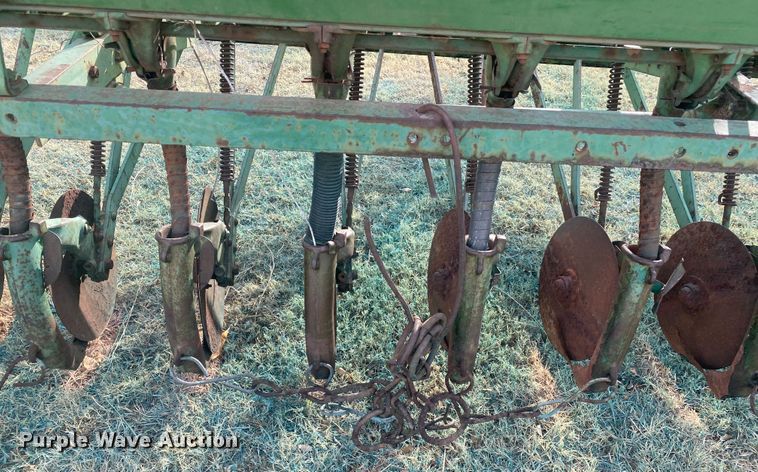 image for item DM8290 John Deere DR1610B  grain drill