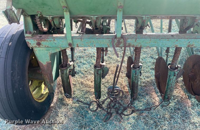 image for item DM8290 John Deere DR1610B  grain drill