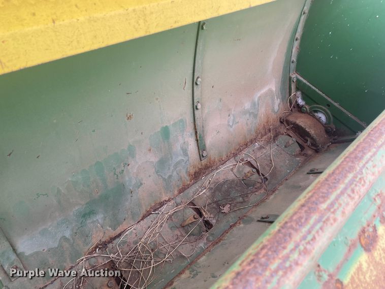 image for item DM8290 John Deere DR1610B  grain drill