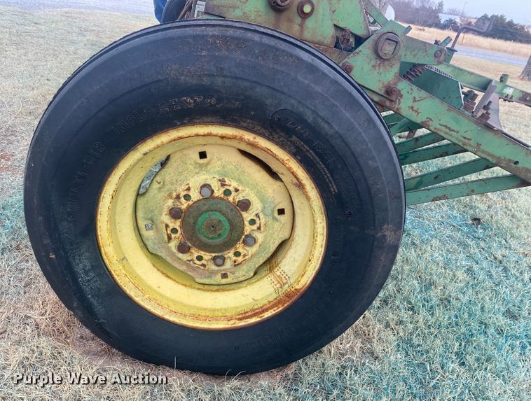 image for item DM8290 John Deere DR1610B  grain drill
