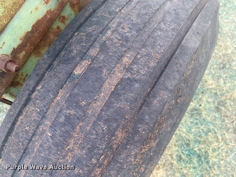 image for item DM8290 John Deere DR1610B  grain drill