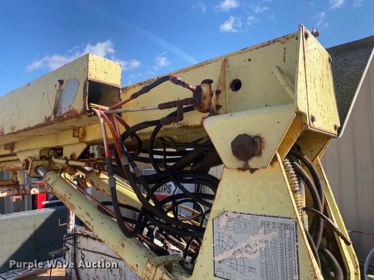 image for item DM8293 1988 GMC C6000  digger derrick truck