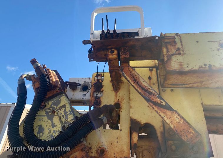 image for item DM8293 1988 GMC C6000  digger derrick truck