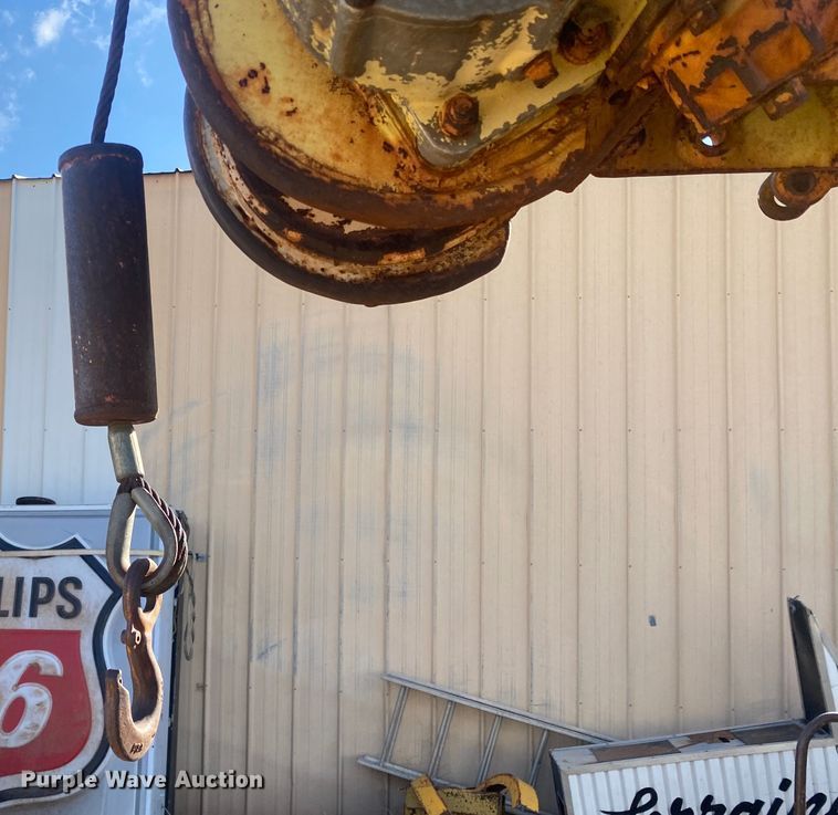 image for item DM8293 1988 GMC C6000  digger derrick truck