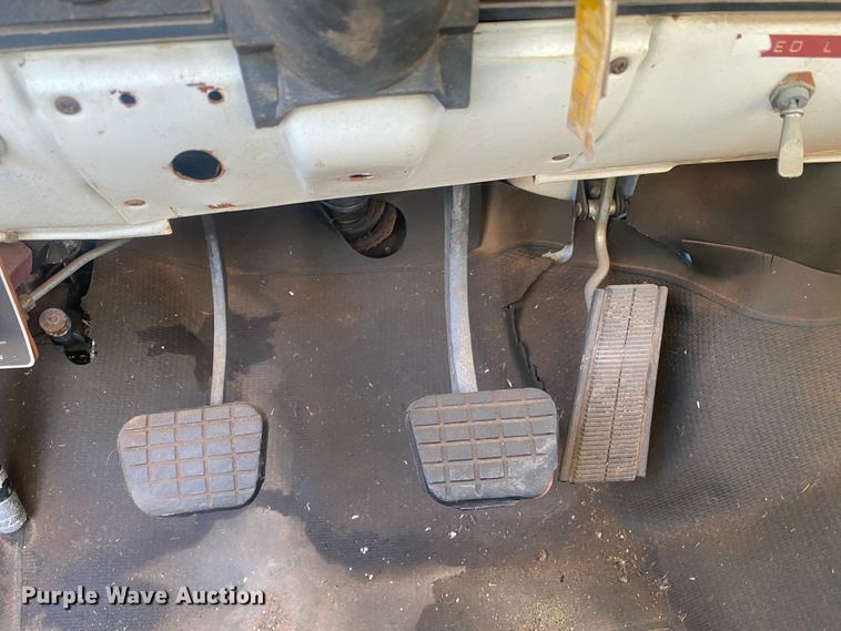 image for item DM8293 1988 GMC C6000  digger derrick truck