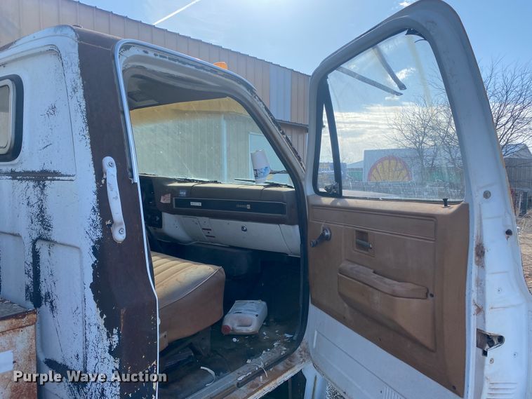 image for item DM8293 1988 GMC C6000  digger derrick truck