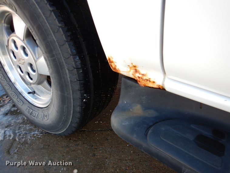 image for item DN2718 2002 Chevrolet Suburban  SUV