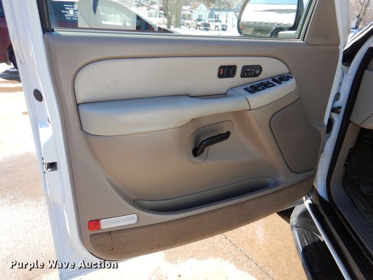 image for item DN2718 2002 Chevrolet Suburban  SUV