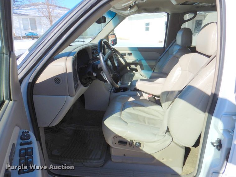 image for item DN2718 2002 Chevrolet Suburban  SUV