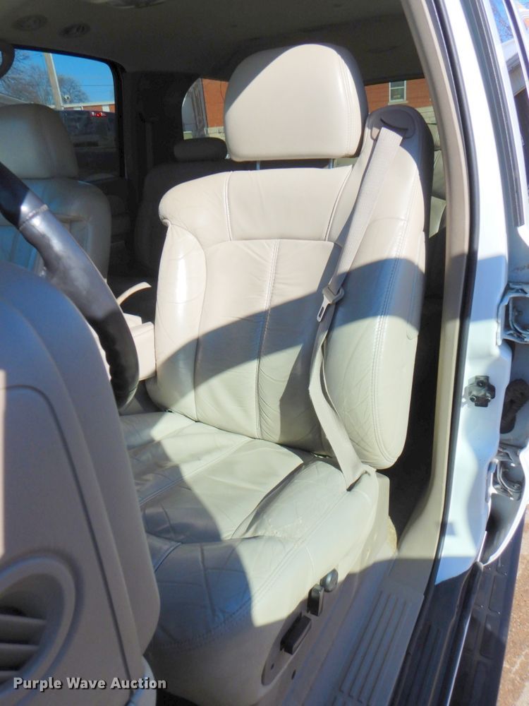 image for item DN2718 2002 Chevrolet Suburban  SUV