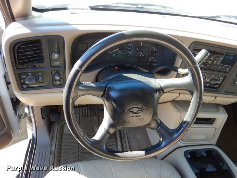 image for item DN2718 2002 Chevrolet Suburban  SUV