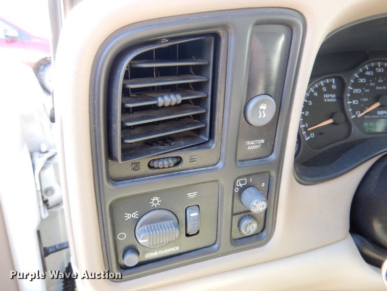 image for item DN2718 2002 Chevrolet Suburban  SUV