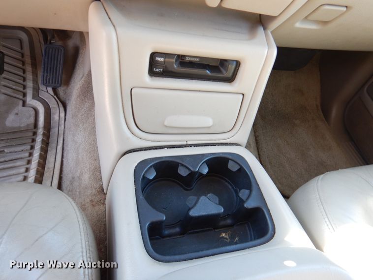 image for item DN2718 2002 Chevrolet Suburban  SUV