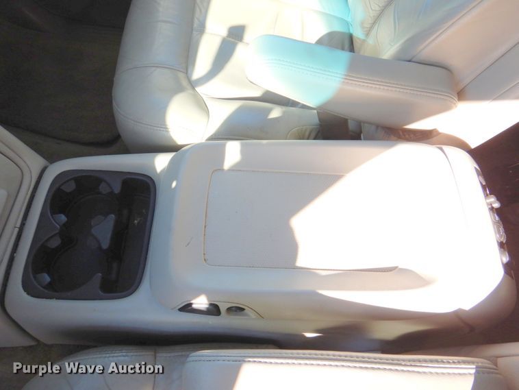 image for item DN2718 2002 Chevrolet Suburban  SUV