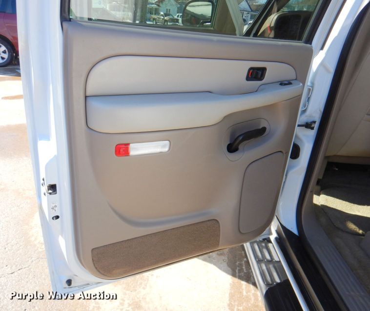 image for item DN2718 2002 Chevrolet Suburban  SUV