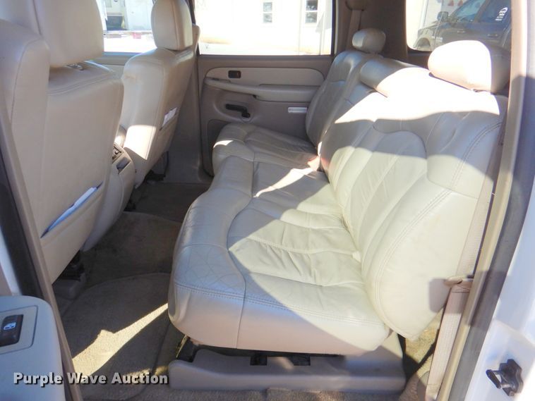 image for item DN2718 2002 Chevrolet Suburban  SUV