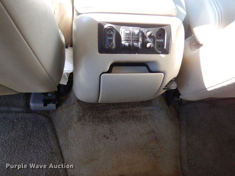 image for item DN2718 2002 Chevrolet Suburban  SUV