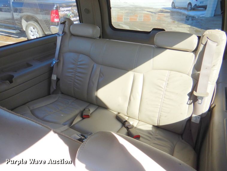 image for item DN2718 2002 Chevrolet Suburban  SUV