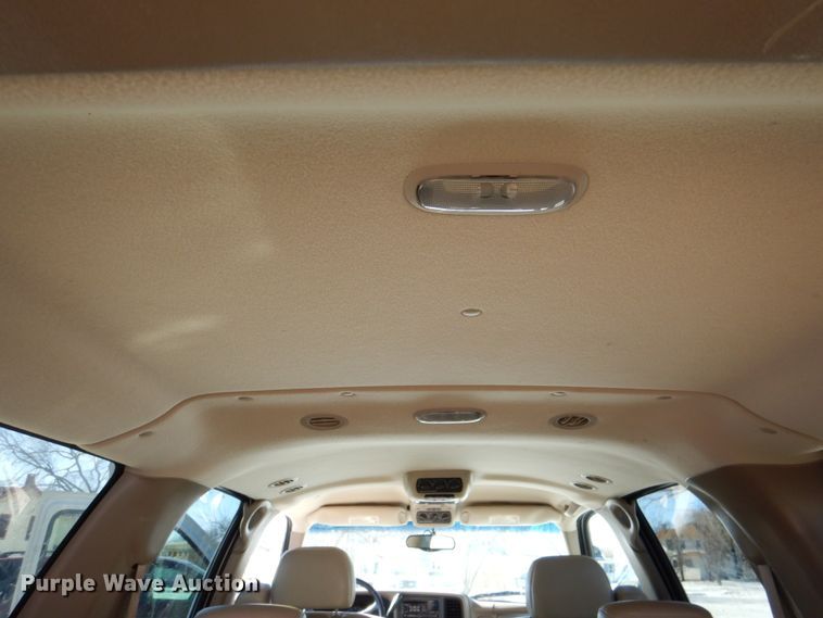 image for item DN2718 2002 Chevrolet Suburban  SUV