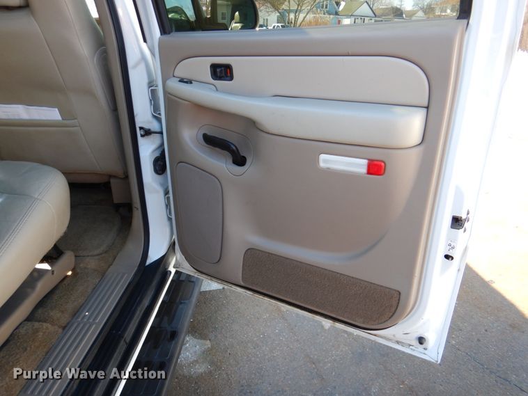 image for item DN2718 2002 Chevrolet Suburban  SUV