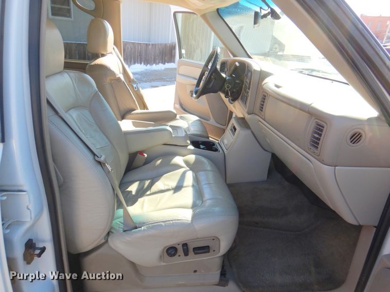 image for item DN2718 2002 Chevrolet Suburban  SUV